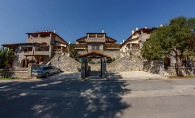 Grand Vytina Hotel & Suites